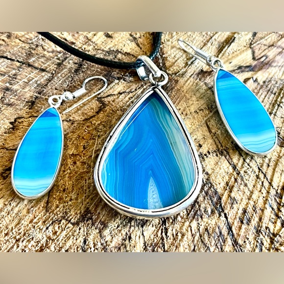 Blue Botswana Lace Agate Pendant & Earrings - Picture 9 of 11